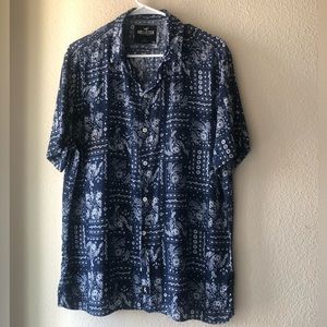 Men Hollister patterned button up shirt